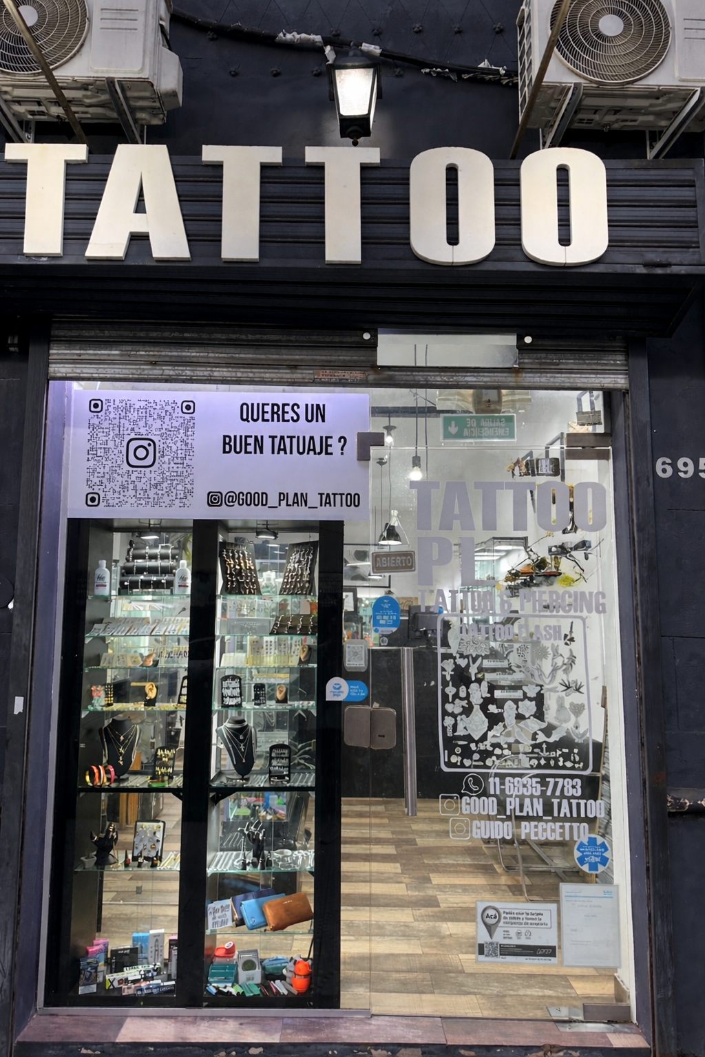 Tatuaje fine line realista fénix en antebrazo